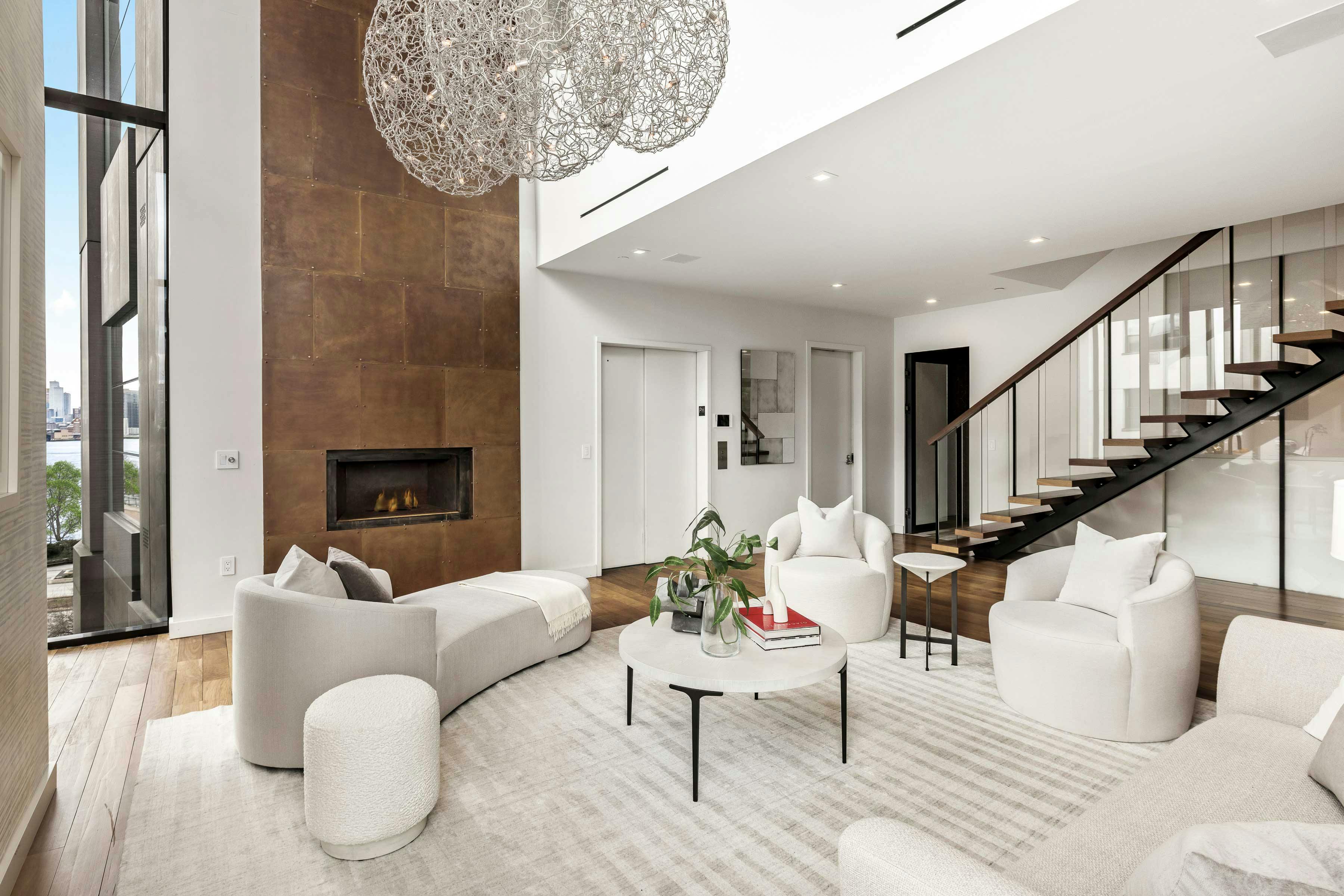 Meridith-Baer-Home-Home-Staging-New-York-West-Village-Penthouse-East-Highrise-Condos-and-Lofts-Living-Room